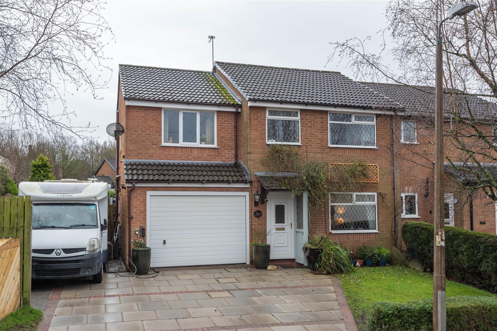 5 bed property in Carr Meadow, Preston